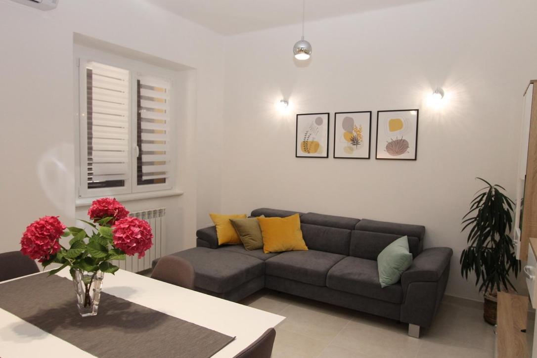 L Apartment Raša Kültér fotó