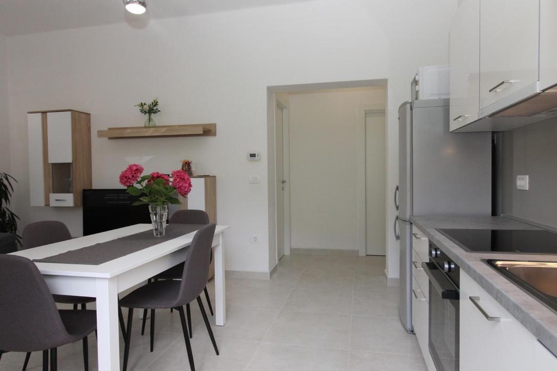 L Apartment Raša Kültér fotó